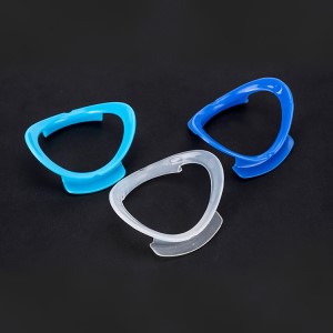 O-type cheek retractor